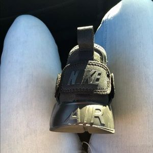 Women's Nike Air Huarache City Low Casual Shoes